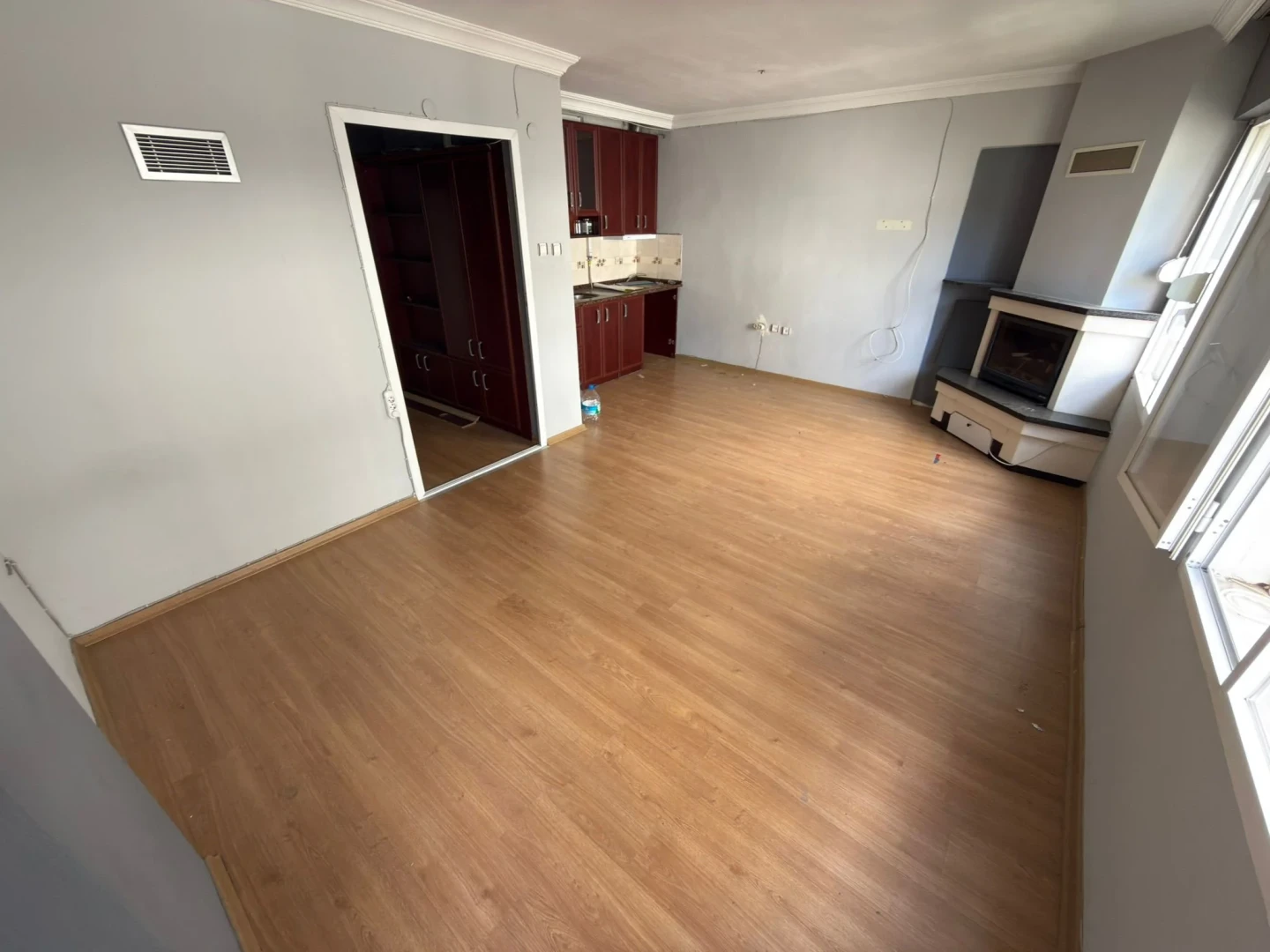 YÜKSELDEN HARİKA KONUMDA ÖN CEPHE DENİZE 300 M SATILIK 2+1 DAİRE