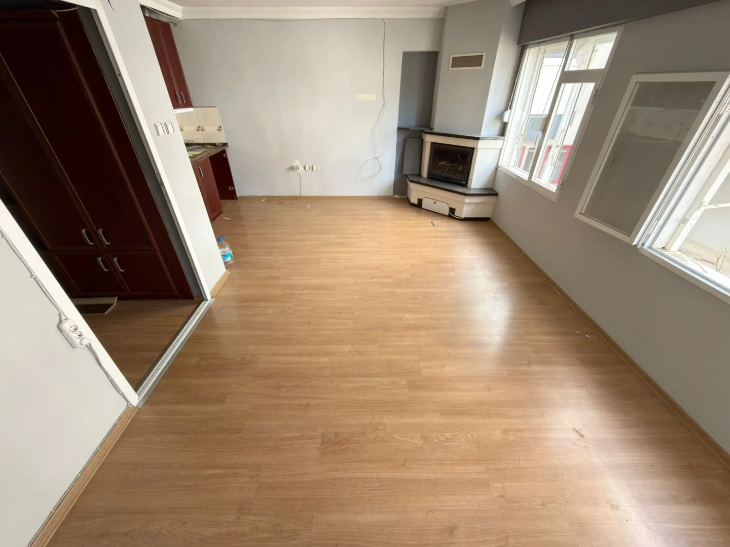 YÜKSELDEN HARİKA KONUMDA ÖN CEPHE DENİZE 300 M SATILIK 2+1 DAİRE