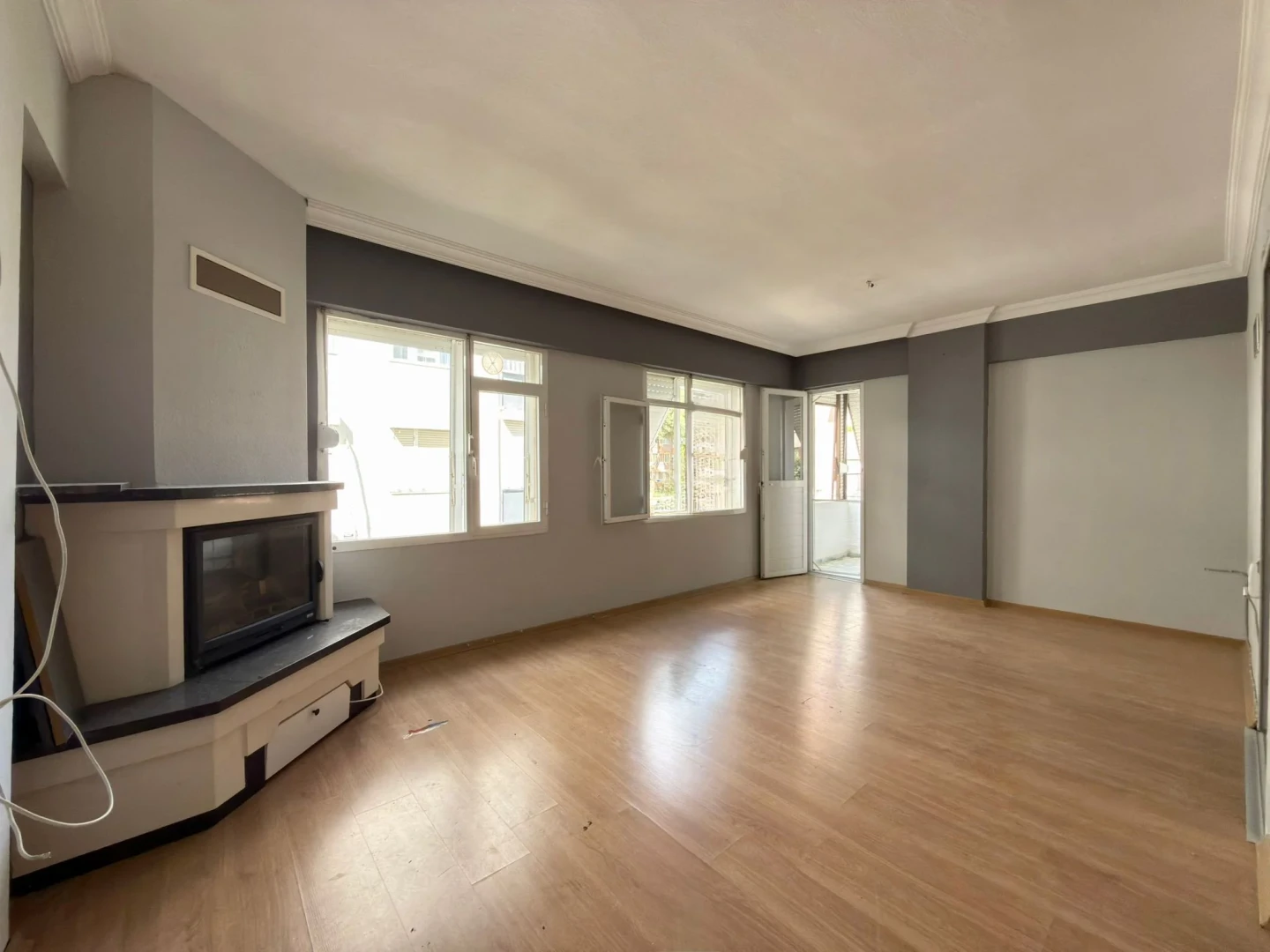 YÜKSELDEN HARİKA KONUMDA ÖN CEPHE DENİZE 300 M SATILIK 2+1 DAİRE
