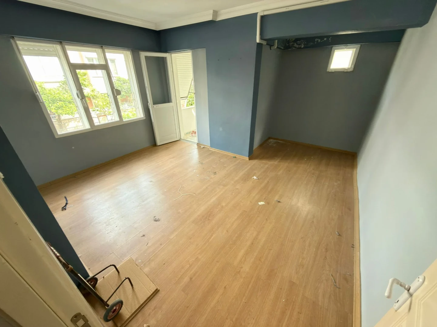 YÜKSELDEN HARİKA KONUMDA ÖN CEPHE DENİZE 300 M SATILIK 2+1 DAİRE