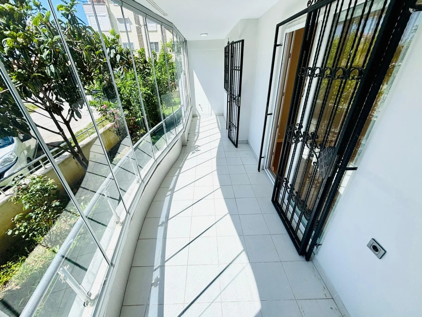 YÜKSELDEN ALTINKUMDA ÖN CEPHE AYRI MUTFAK GENÇ BİNA 2+1 DAİRE