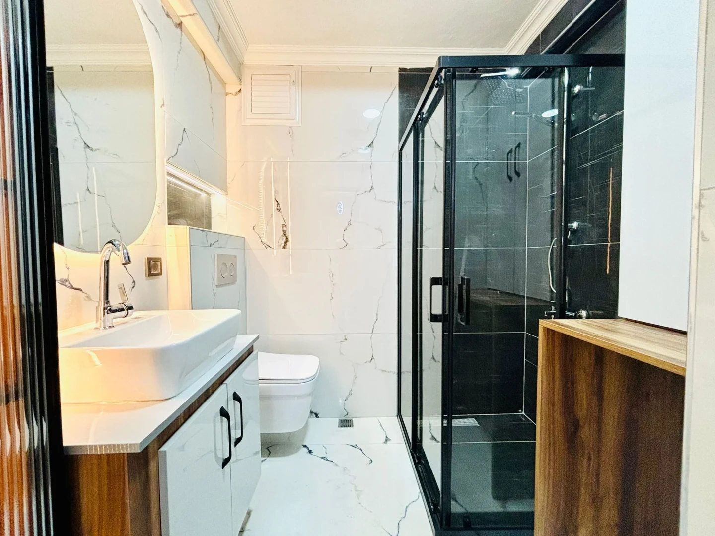 YÜKSELDEN ALTINKUMDA ÖN CEPHE AYRI MUTFAK GENÇ BİNA 2+1 DAİRE