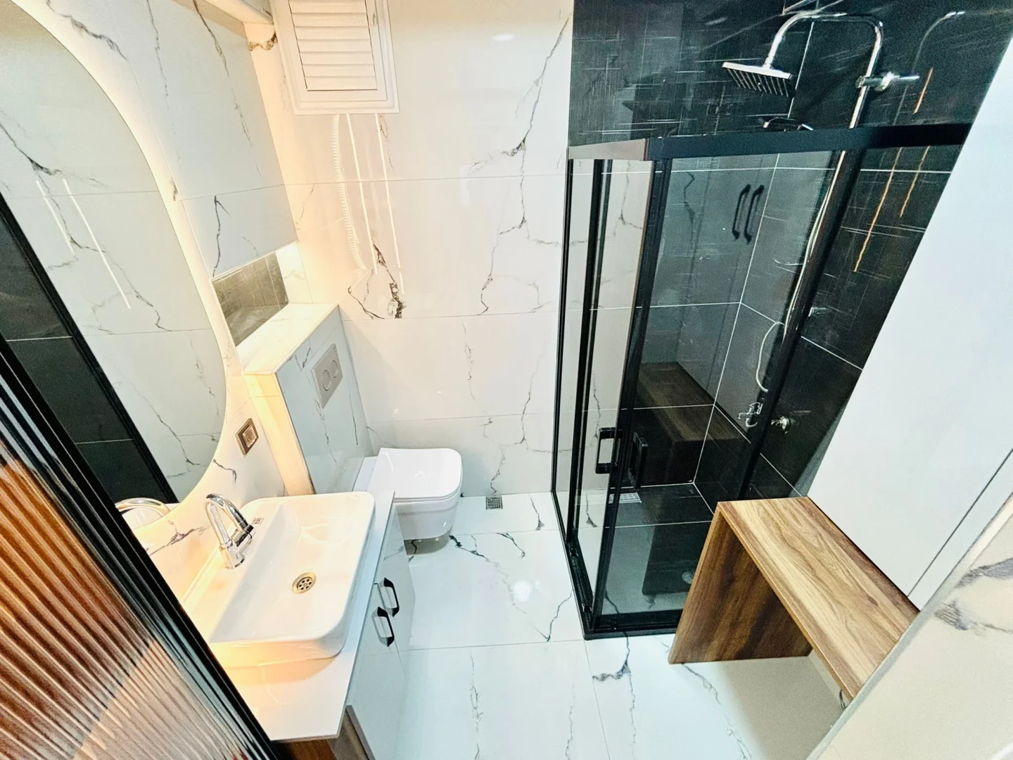 YÜKSELDEN ALTINKUMDA ÖN CEPHE AYRI MUTFAK GENÇ BİNA 2+1 DAİRE