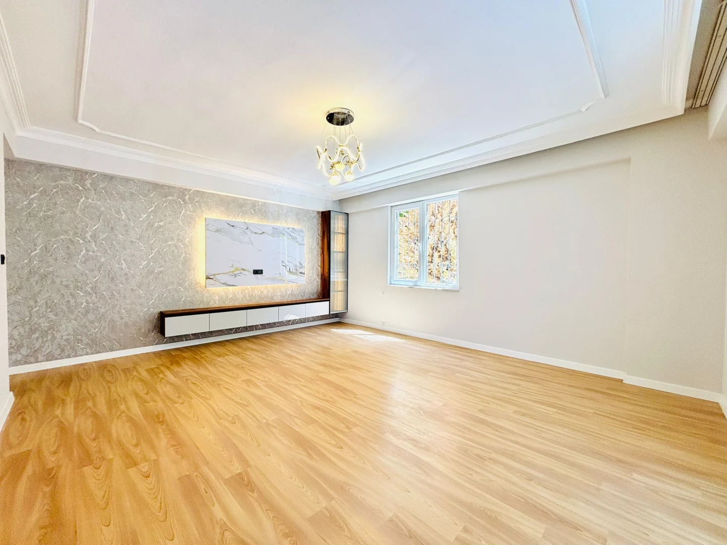 YÜKSELDEN ALTINKUMDA ÖN CEPHE AYRI MUTFAK GENÇ BİNA 2+1 DAİRE