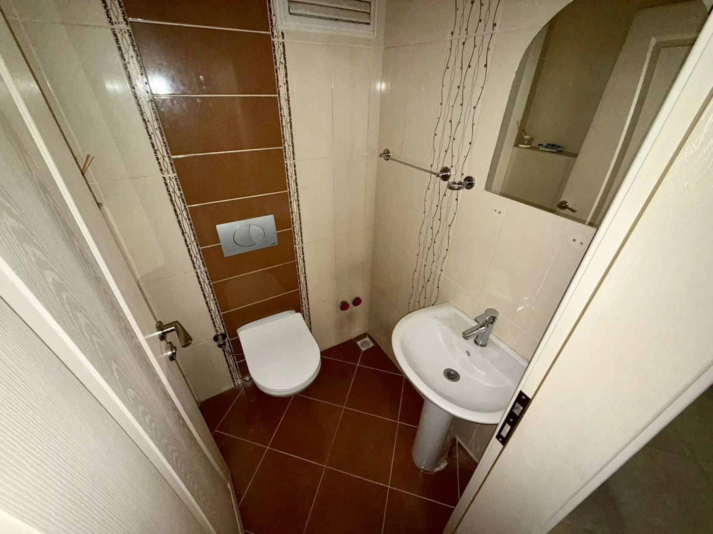 YÜKSELDEN AKÇAY MERKEZDE YENİ BİNADA GENİŞ DOĞALGAZLI 2+1 DAİRE