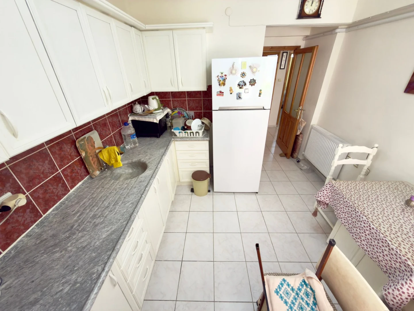 YÜKSELDEN ALTINKUMDA ULTRA GENİŞ ÇİFT BALKONLU DÜZ AYAK 2+1DAİRE