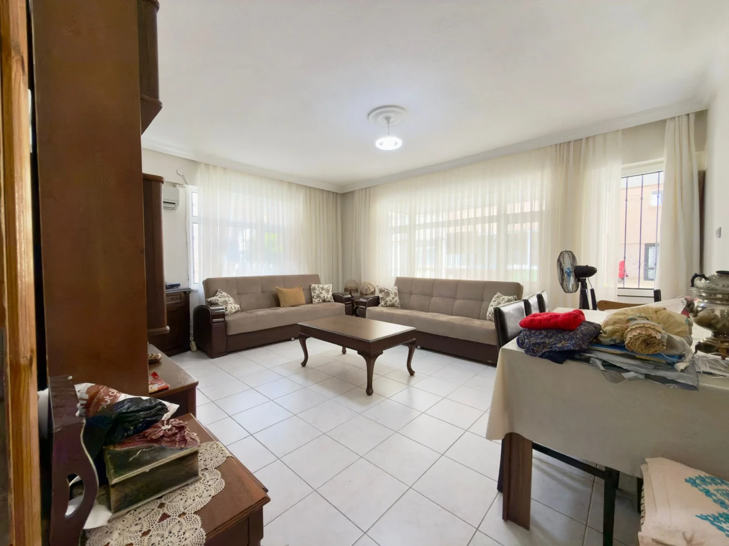 YÜKSELDEN ALTINKUMDA ULTRA GENİŞ ÇİFT BALKONLU DÜZ AYAK 2+1DAİRE