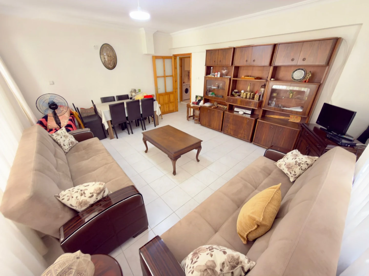 YÜKSELDEN ALTINKUMDA ULTRA GENİŞ ÇİFT BALKONLU DÜZ AYAK 2+1DAİRE