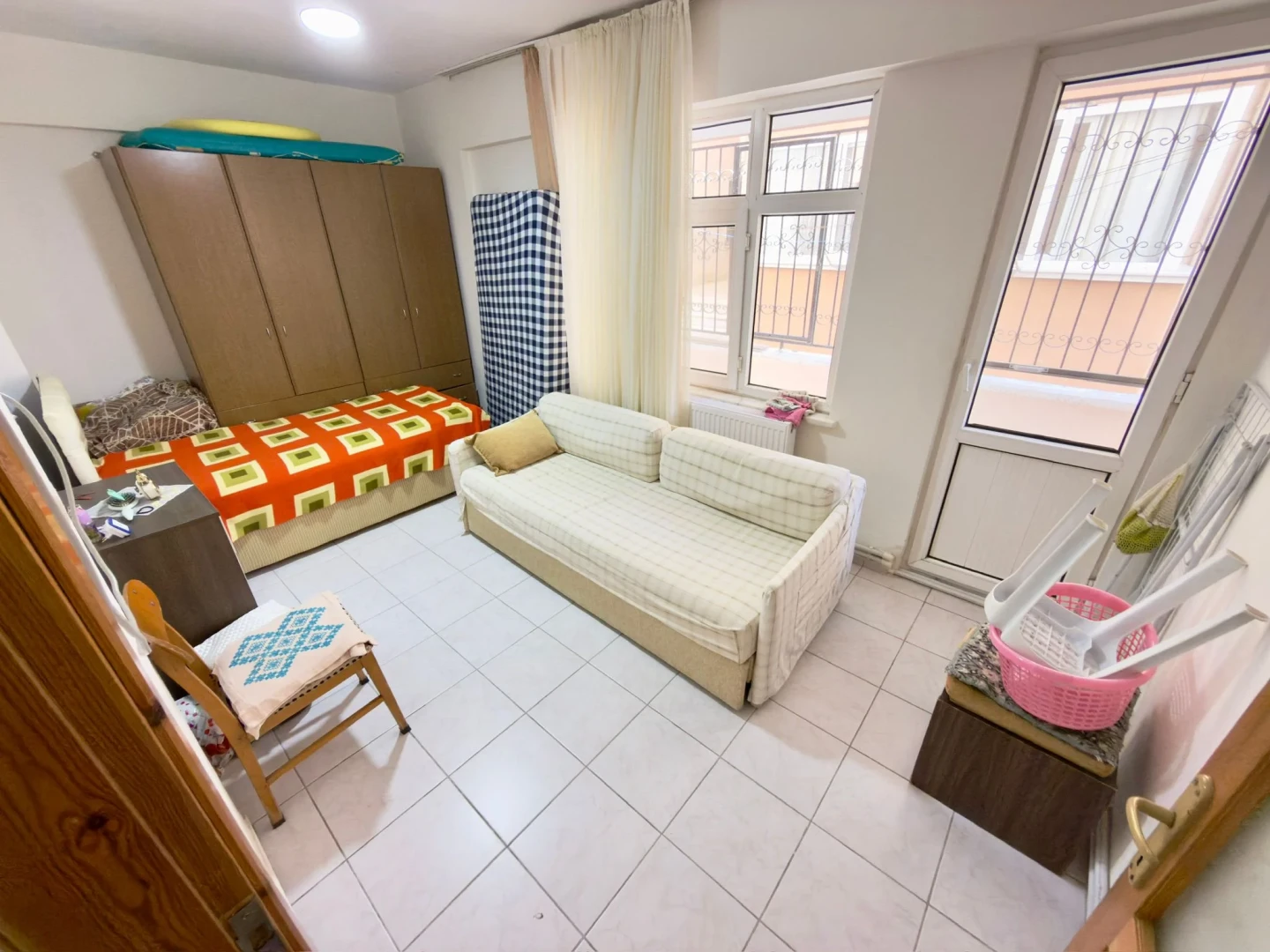 YÜKSELDEN ALTINKUMDA ULTRA GENİŞ ÇİFT BALKONLU DÜZ AYAK 2+1DAİRE