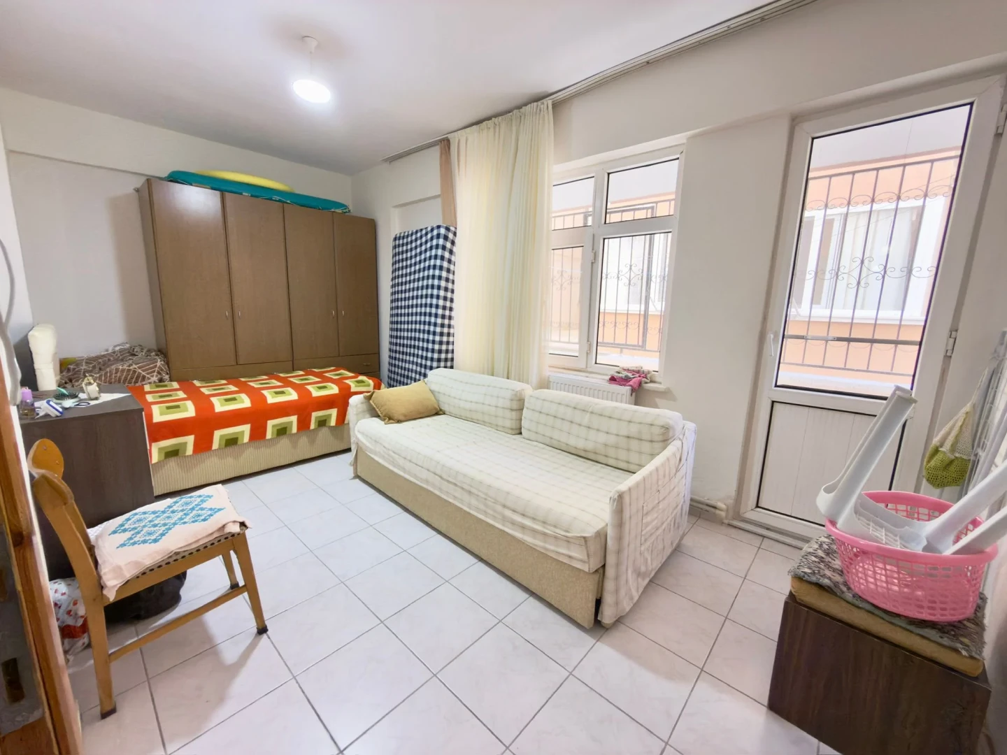 YÜKSELDEN ALTINKUMDA ULTRA GENİŞ ÇİFT BALKONLU DÜZ AYAK 2+1DAİRE