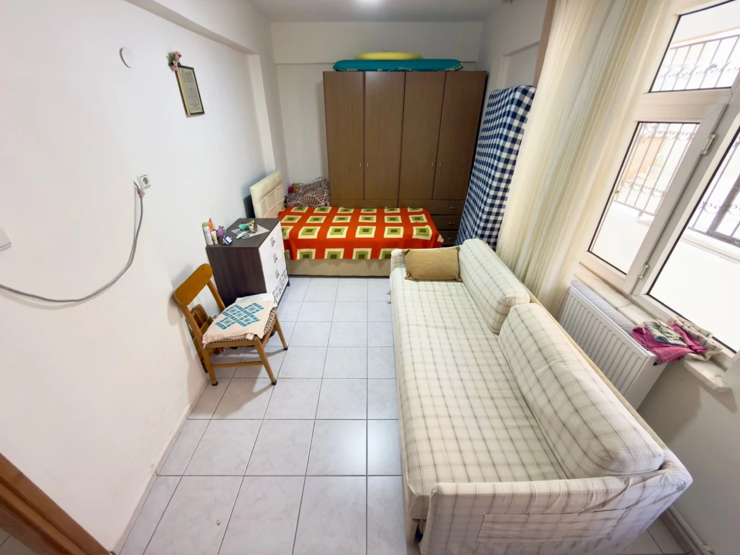 YÜKSELDEN ALTINKUMDA ULTRA GENİŞ ÇİFT BALKONLU DÜZ AYAK 2+1DAİRE