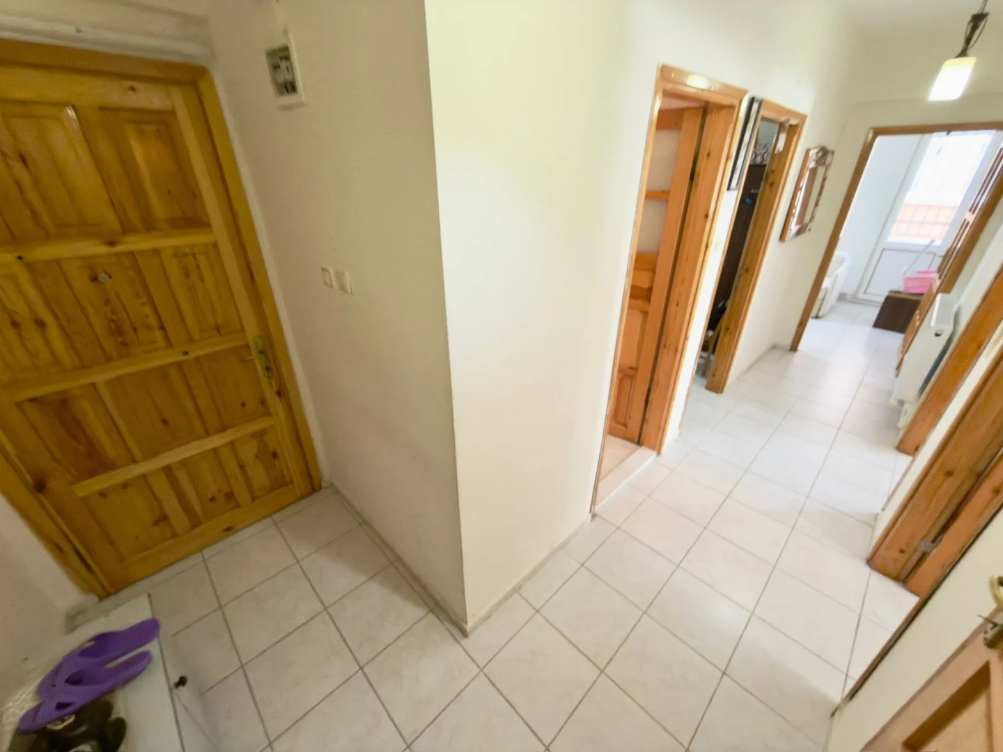 YÜKSELDEN ALTINKUMDA ULTRA GENİŞ ÇİFT BALKONLU DÜZ AYAK 2+1DAİRE