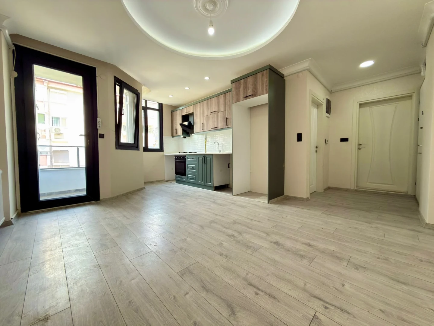 YÜKSELDEN ALTINKUM PAZAR CADDESİNDE ÖN CEPHE ARAKAT SATILIK 1+1