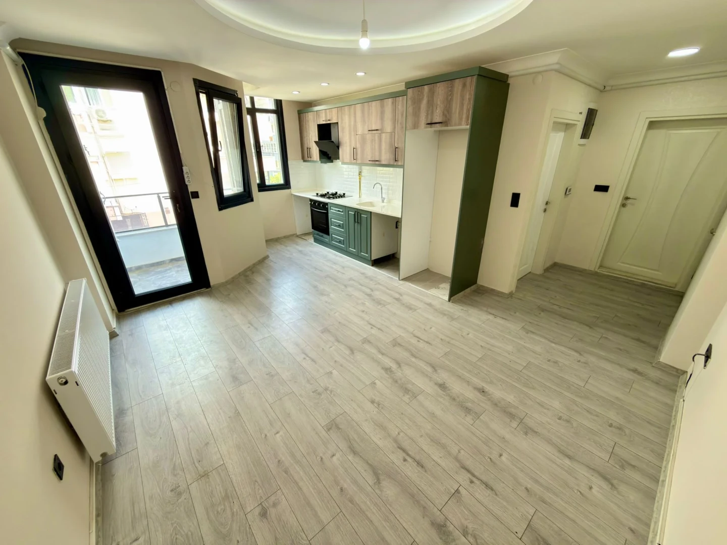 YÜKSELDEN ALTINKUM PAZAR CADDESİNDE ÖN CEPHE ARAKAT SATILIK 1+1