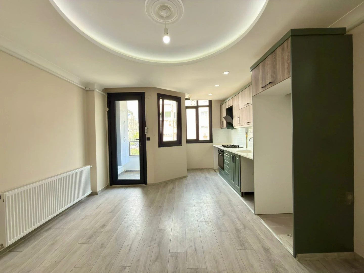 YÜKSELDEN ALTINKUM PAZAR CADDESİNDE ÖN CEPHE ARAKAT SATILIK 1+1