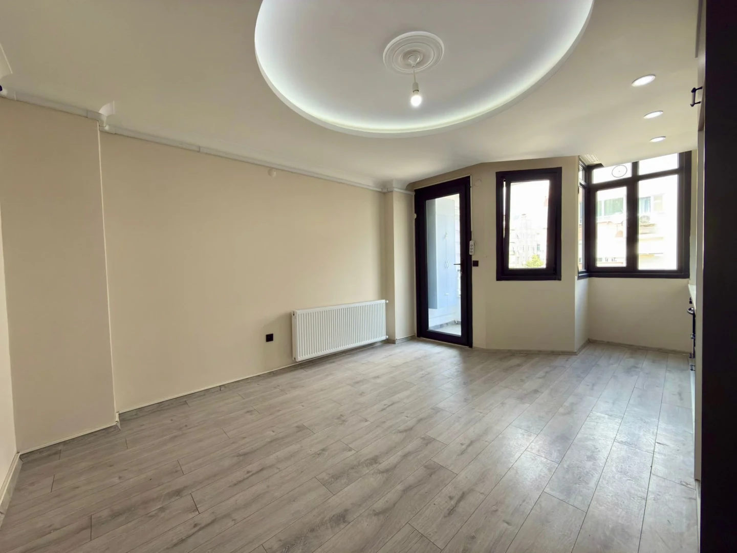 YÜKSELDEN ALTINKUM PAZAR CADDESİNDE ÖN CEPHE ARAKAT SATILIK 1+1
