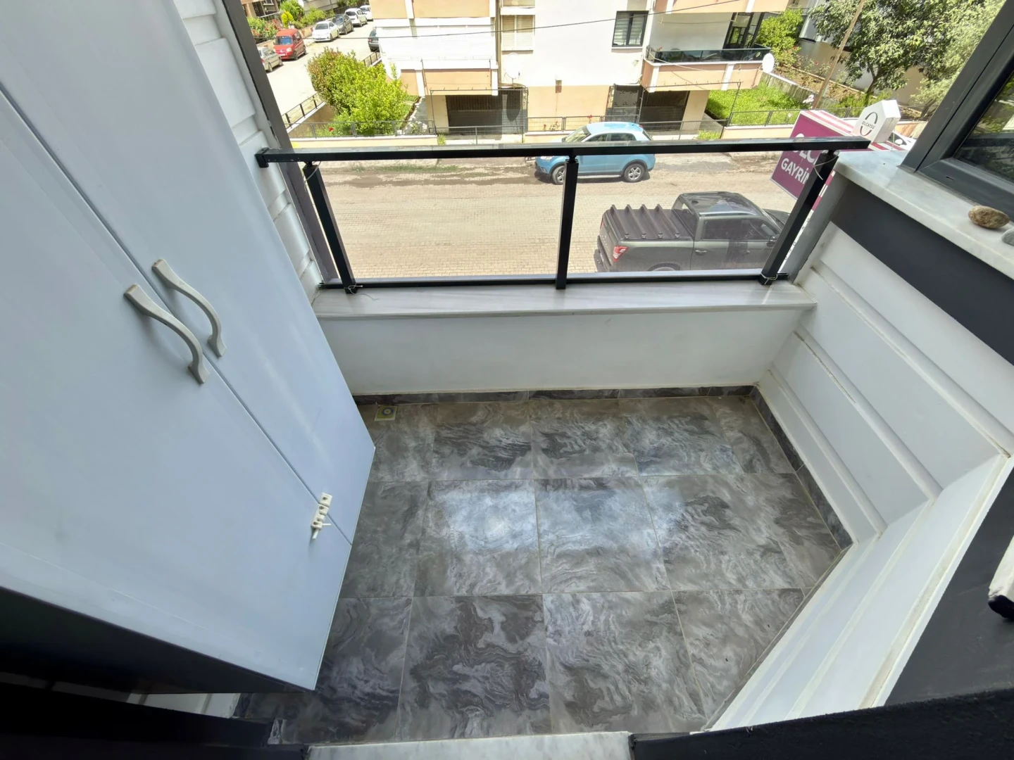 YÜKSELDEN ALTINKUM PAZAR CADDESİNDE ÖN CEPHE ARAKAT SATILIK 1+1