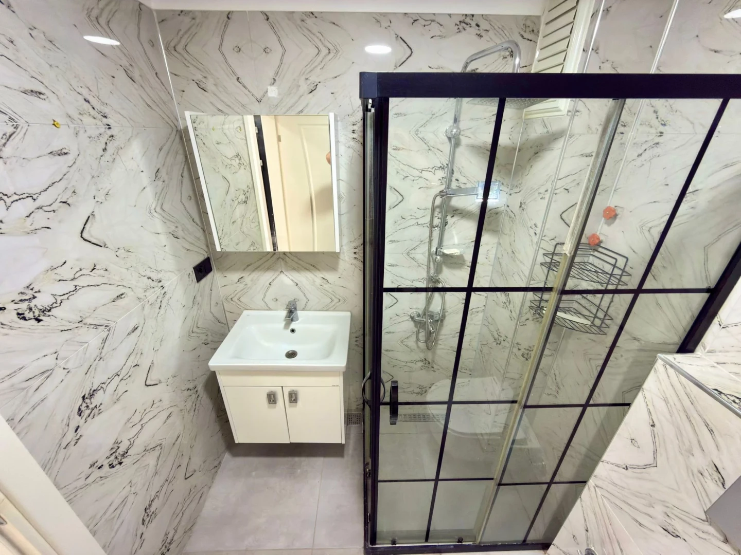 YÜKSELDEN ALTINKUM PAZAR CADDESİNDE ÖN CEPHE ARAKAT SATILIK 1+1