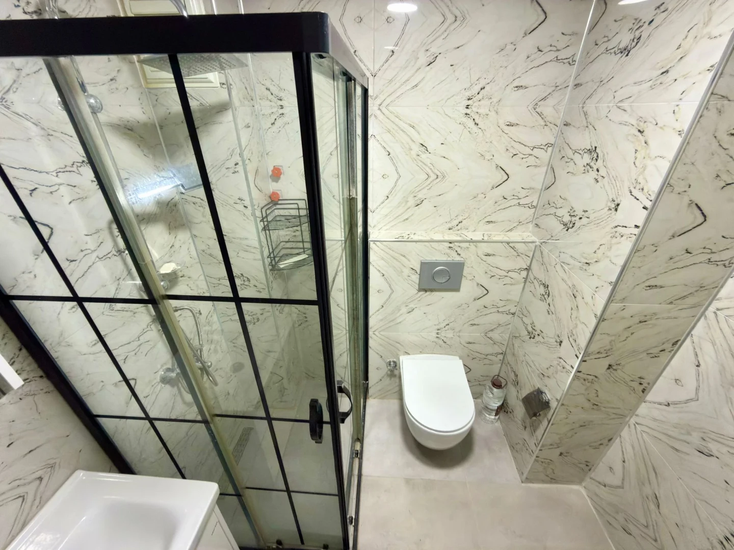 YÜKSELDEN ALTINKUM PAZAR CADDESİNDE ÖN CEPHE ARAKAT SATILIK 1+1