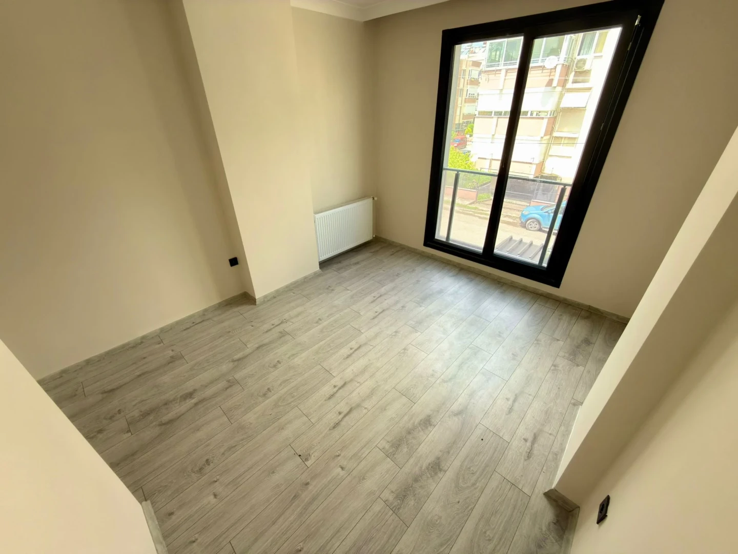 YÜKSELDEN ALTINKUM PAZAR CADDESİNDE ÖN CEPHE ARAKAT SATILIK 1+1