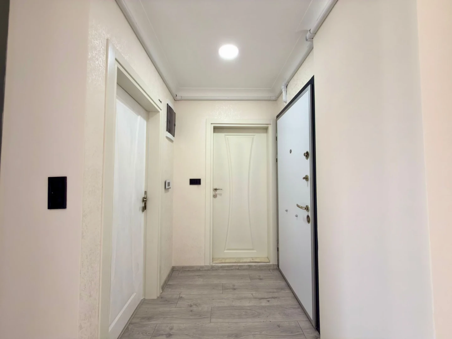 YÜKSELDEN ALTINKUM PAZAR CADDESİNDE ÖN CEPHE ARAKAT SATILIK 1+1