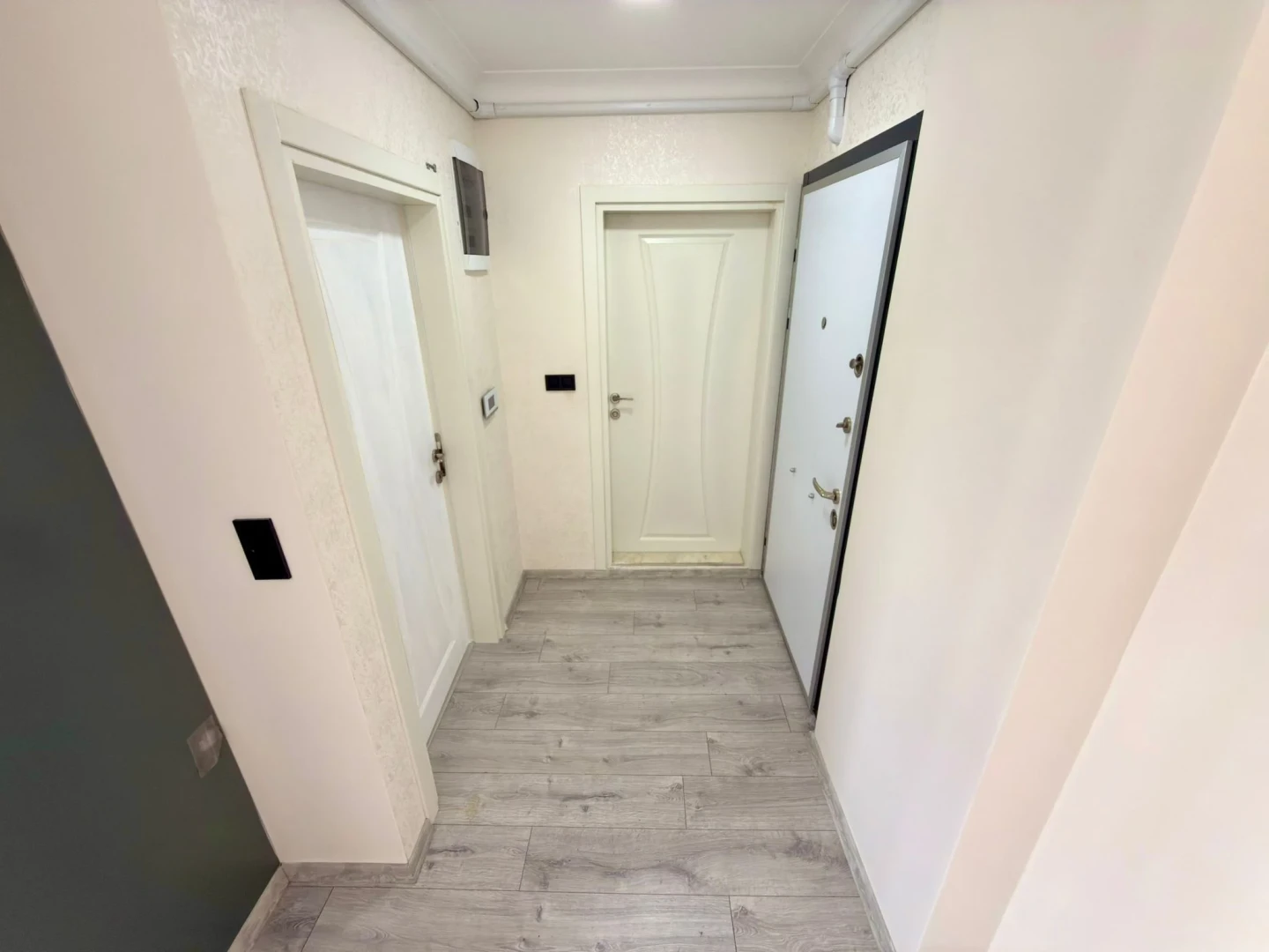 YÜKSELDEN ALTINKUM PAZAR CADDESİNDE ÖN CEPHE ARAKAT SATILIK 1+1