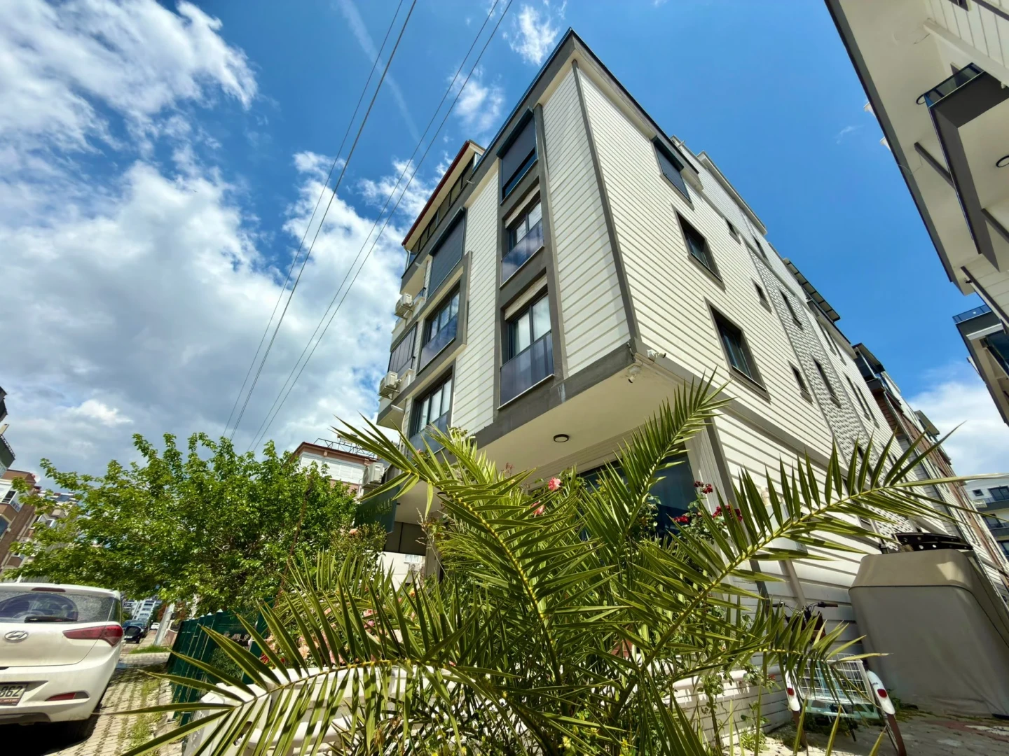 YÜKSELDEN ALTINKUM PAZAR CADDESİNDE ÖN CEPHE ARAKAT SATILIK 1+1