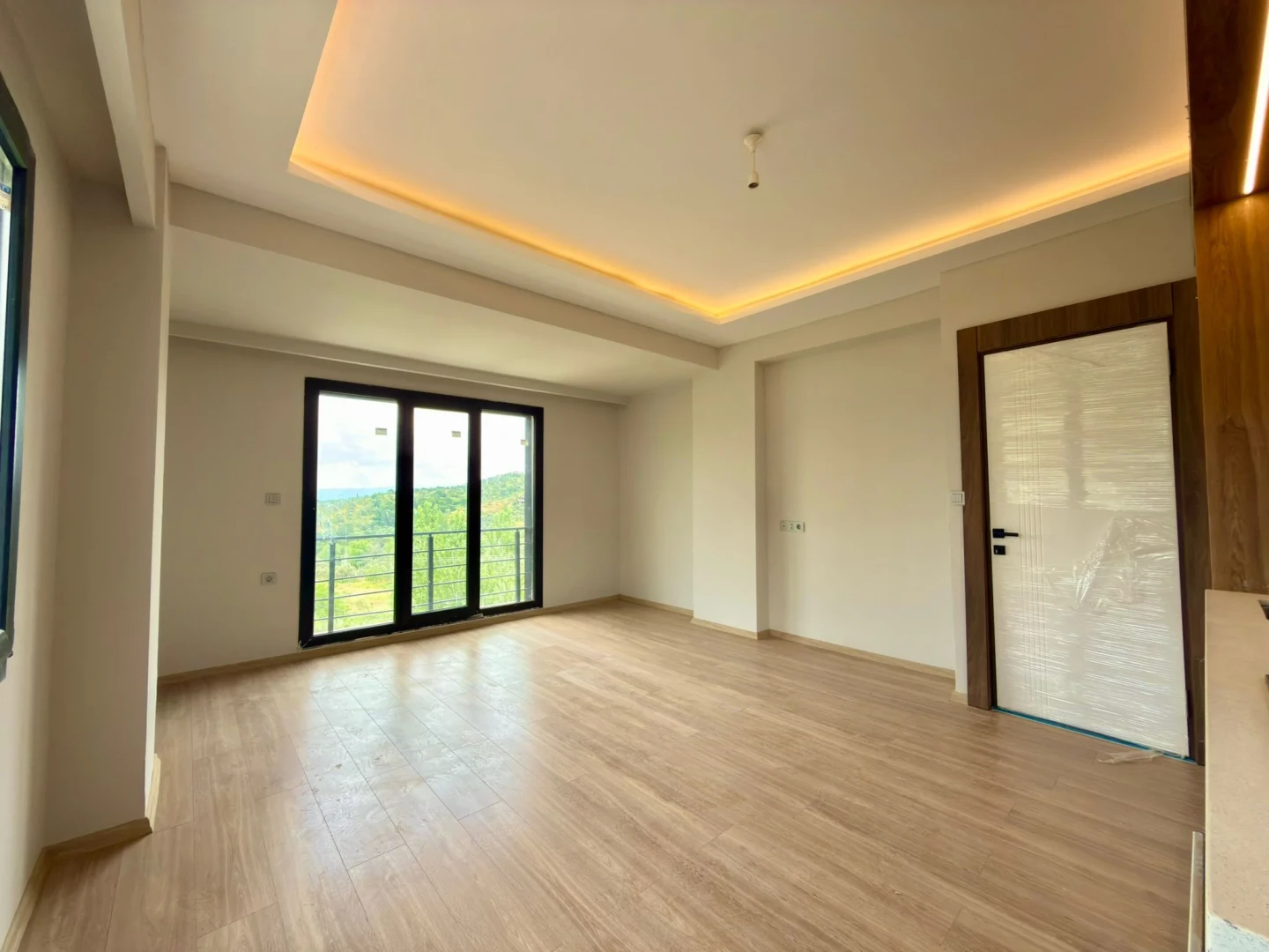 YÜKSELDEN ÇAMLIBELDE KÖRFEZ MANZARALI SATILIK TERASLI 1+1 DUBLEX