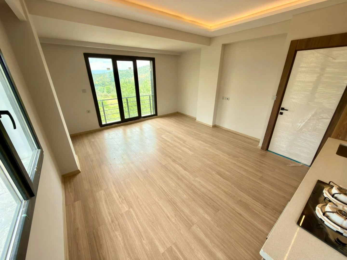 YÜKSELDEN ÇAMLIBELDE KÖRFEZ MANZARALI SATILIK TERASLI 1+1 DUBLEX