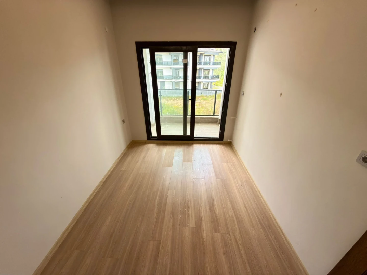 YÜKSELDEN ÇAMLIBELDE KÖRFEZ MANZARALI SATILIK TERASLI 1+1 DUBLEX