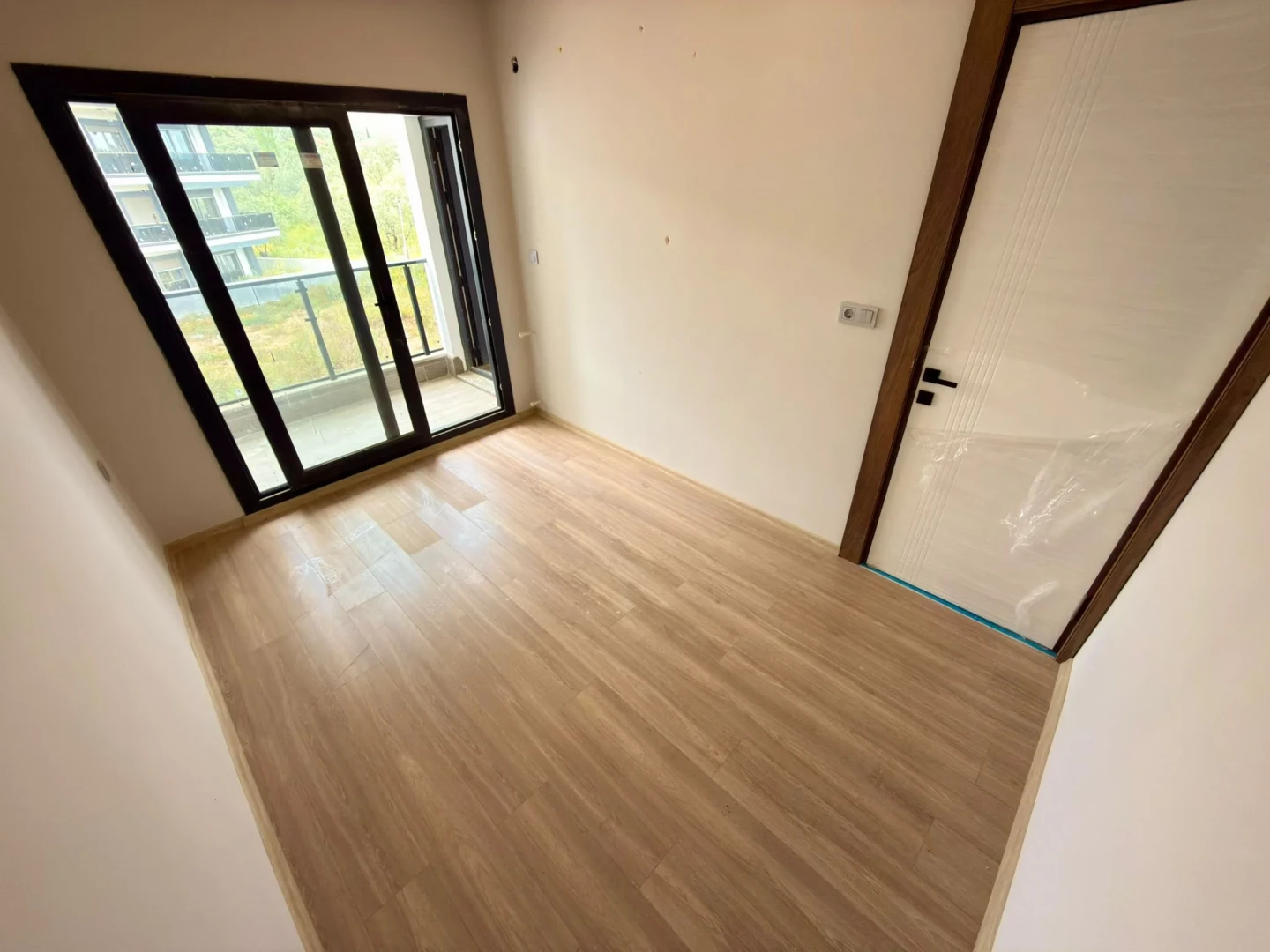 YÜKSELDEN ÇAMLIBELDE KÖRFEZ MANZARALI SATILIK TERASLI 1+1 DUBLEX