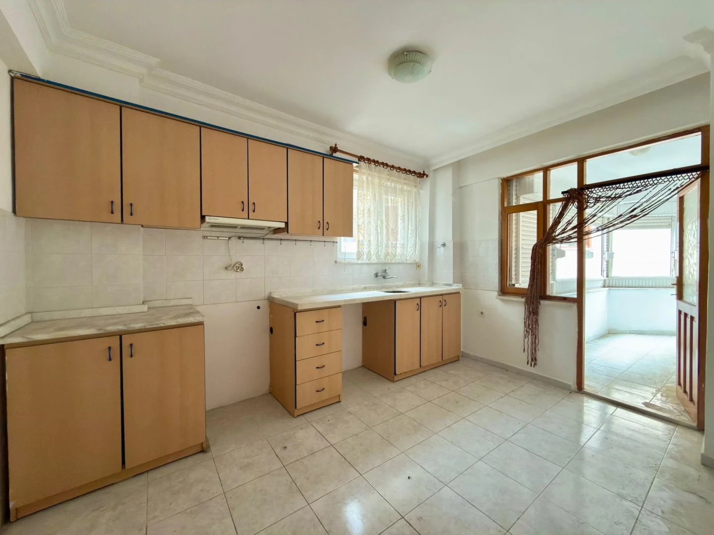 YÜKSELDEN MERKEZDE FIRSAT AYRI MUTFAK ARAKAT SATILIK 2+1 DAİRE