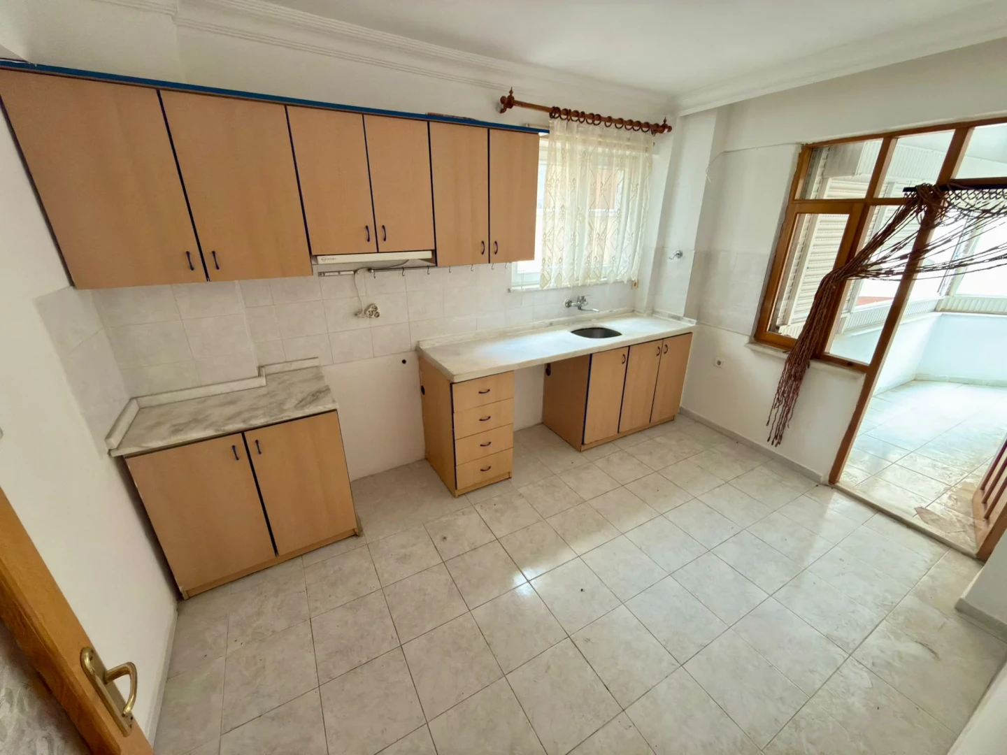 YÜKSELDEN MERKEZDE FIRSAT AYRI MUTFAK ARAKAT SATILIK 2+1 DAİRE