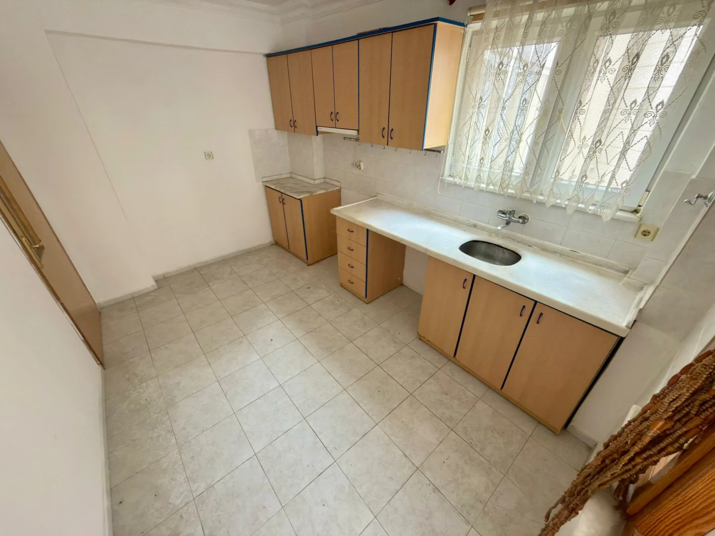 YÜKSELDEN MERKEZDE FIRSAT AYRI MUTFAK ARAKAT SATILIK 2+1 DAİRE