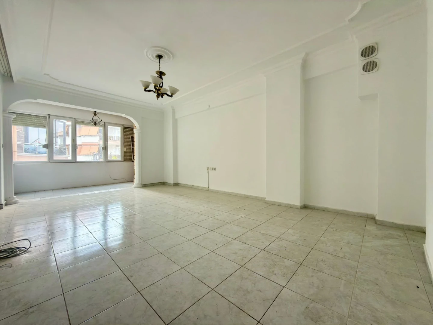 YÜKSELDEN MERKEZDE FIRSAT AYRI MUTFAK ARAKAT SATILIK 2+1 DAİRE