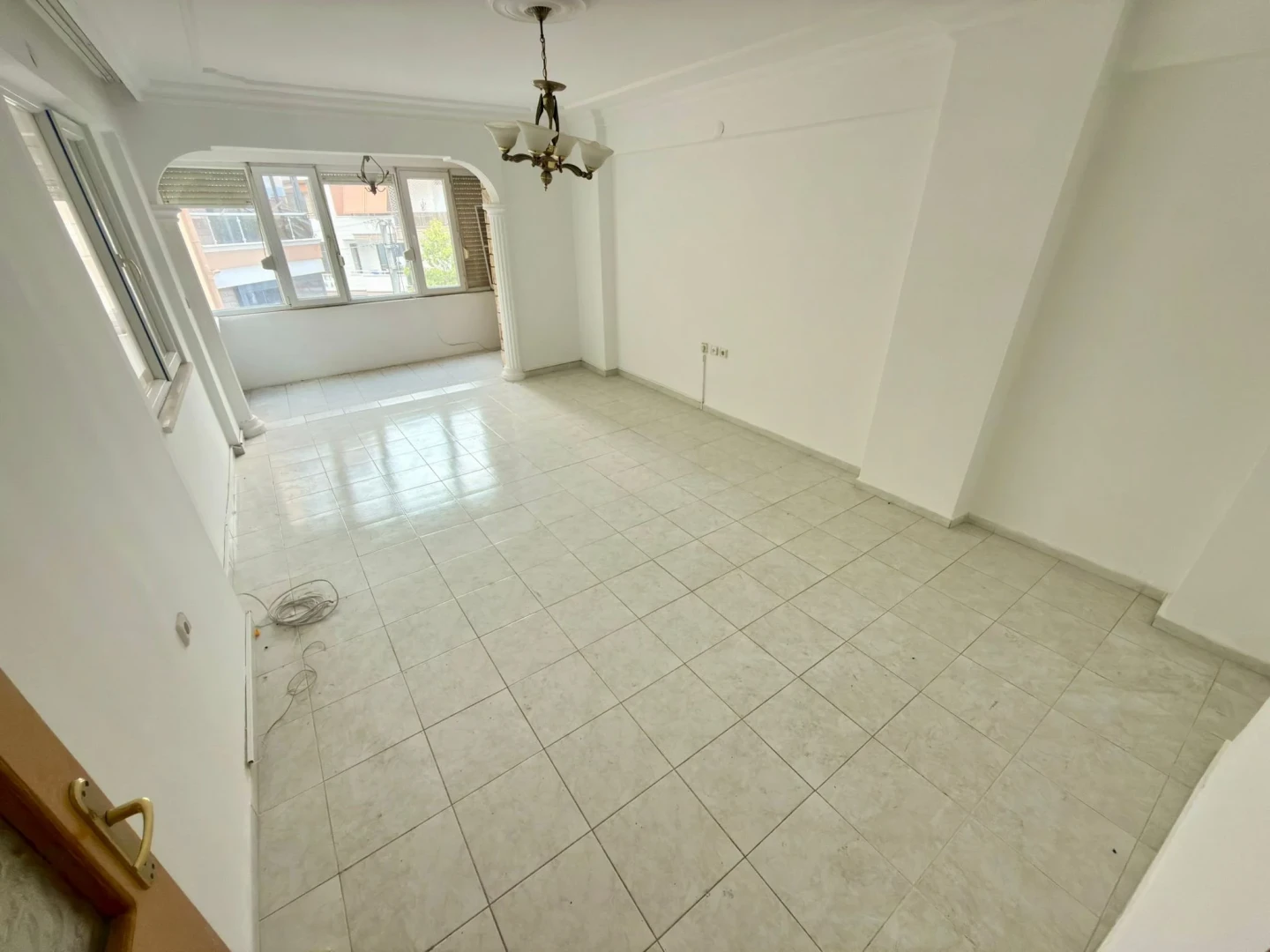 YÜKSELDEN MERKEZDE FIRSAT AYRI MUTFAK ARAKAT SATILIK 2+1 DAİRE