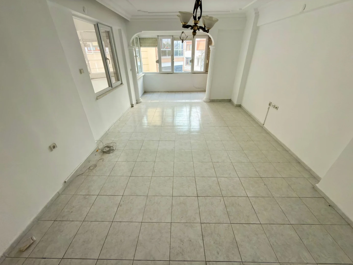 YÜKSELDEN MERKEZDE FIRSAT AYRI MUTFAK ARAKAT SATILIK 2+1 DAİRE