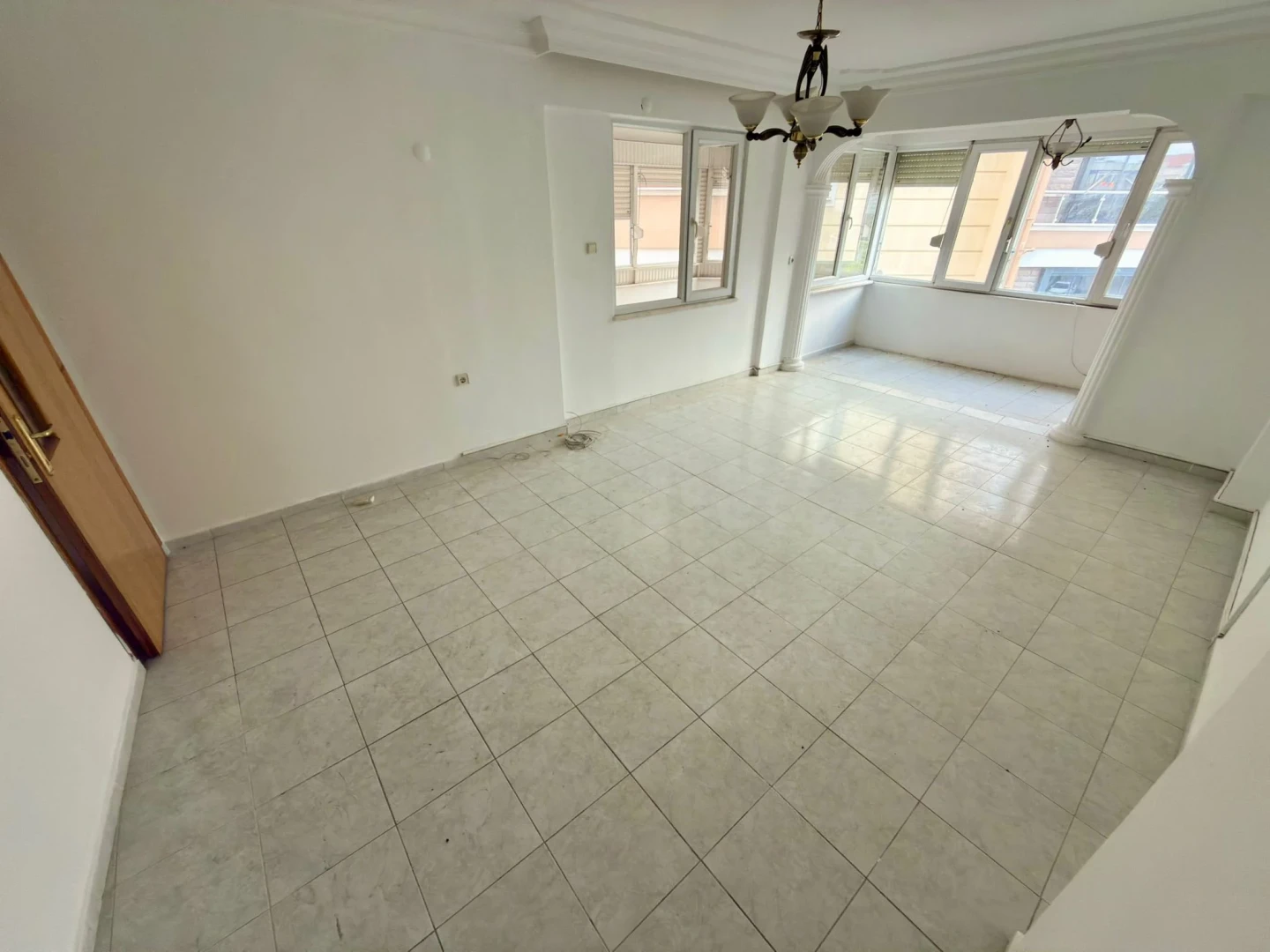 YÜKSELDEN MERKEZDE FIRSAT AYRI MUTFAK ARAKAT SATILIK 2+1 DAİRE