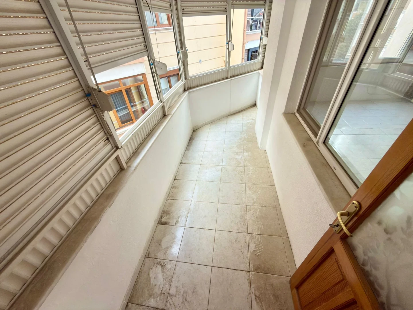 YÜKSELDEN MERKEZDE FIRSAT AYRI MUTFAK ARAKAT SATILIK 2+1 DAİRE