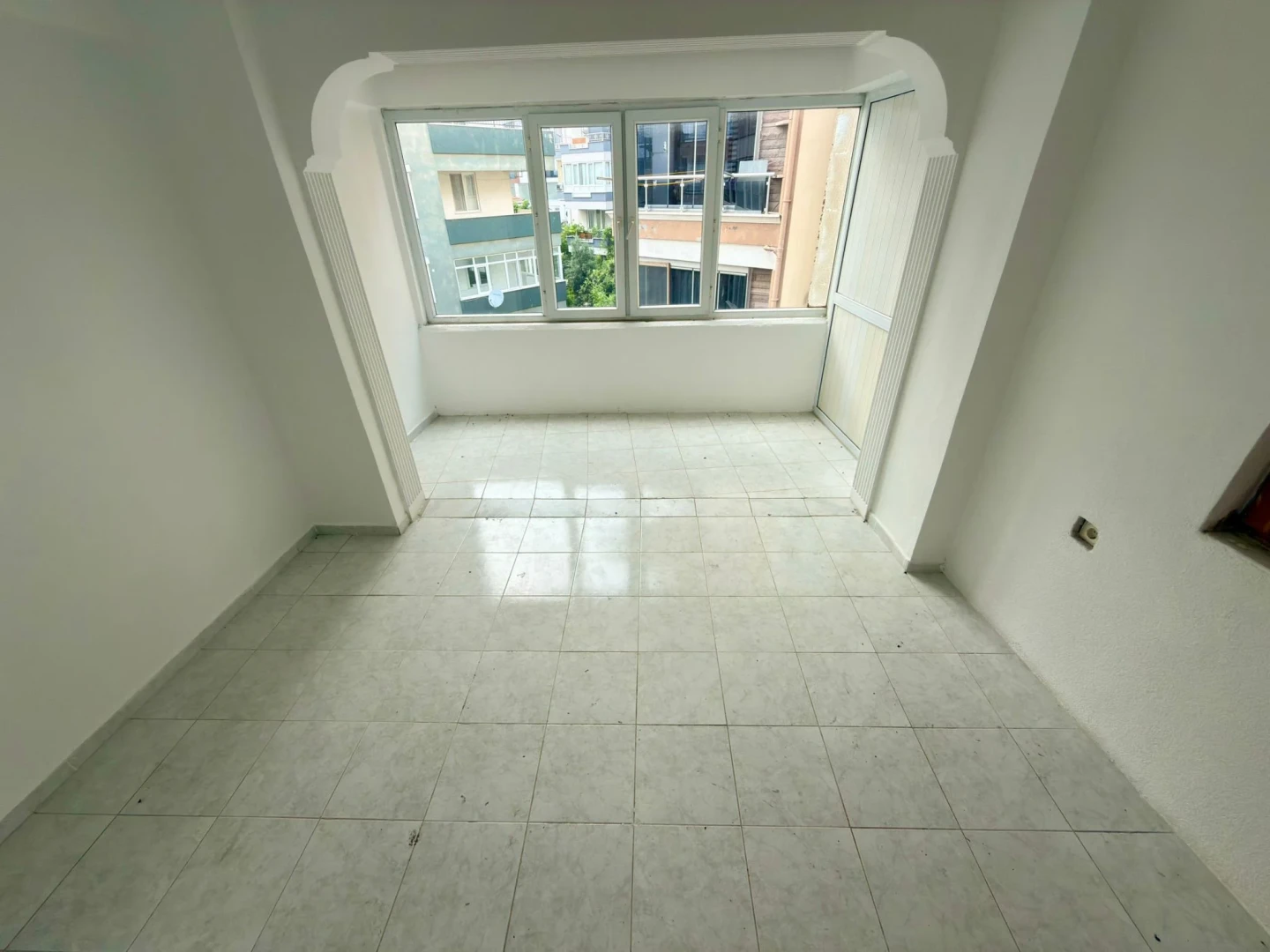 YÜKSELDEN MERKEZDE FIRSAT AYRI MUTFAK ARAKAT SATILIK 2+1 DAİRE