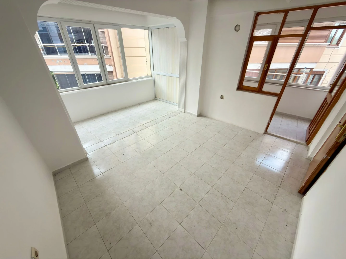 YÜKSELDEN MERKEZDE FIRSAT AYRI MUTFAK ARAKAT SATILIK 2+1 DAİRE