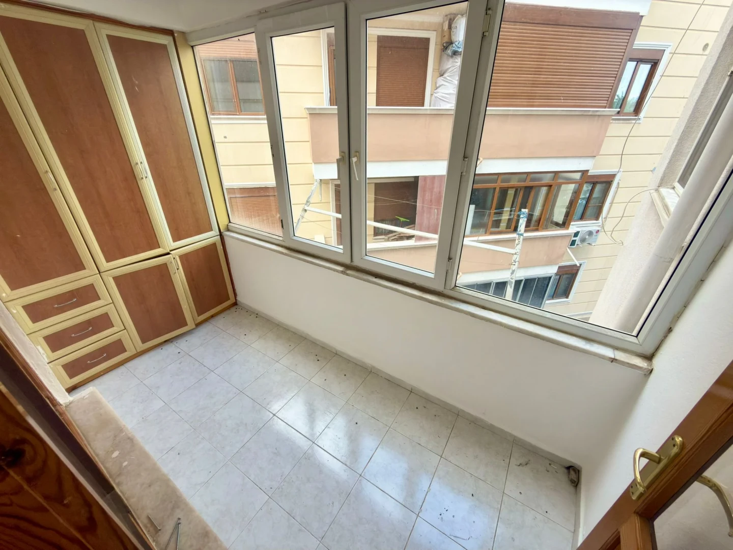 YÜKSELDEN MERKEZDE FIRSAT AYRI MUTFAK ARAKAT SATILIK 2+1 DAİRE