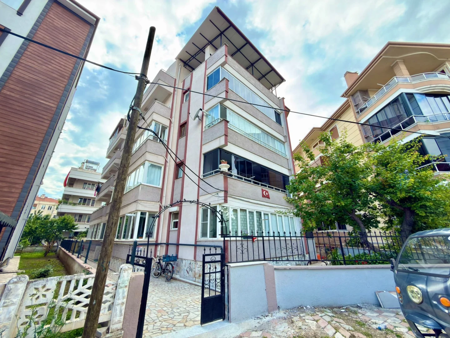 YÜKSELDEN MERKEZDE FIRSAT AYRI MUTFAK ARAKAT SATILIK 2+1 DAİRE