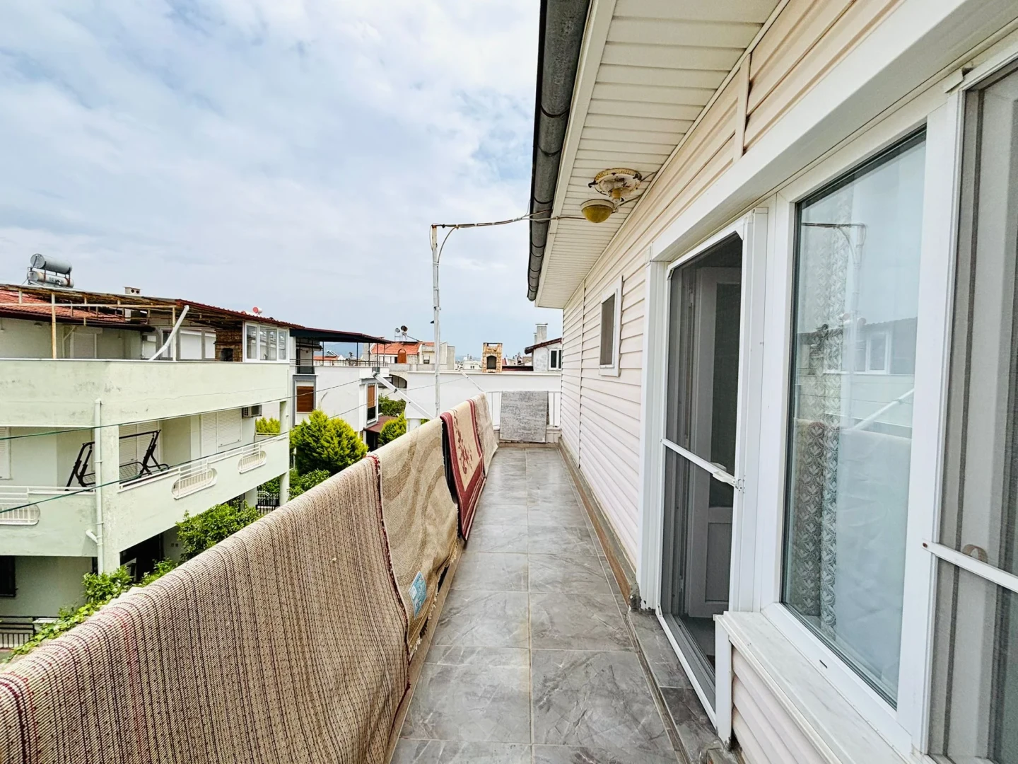 TEK YETKİ YÜKSELDEN YENİ MAHALLEDE FULL DENİZ MANZARA 3+1 DAİRE