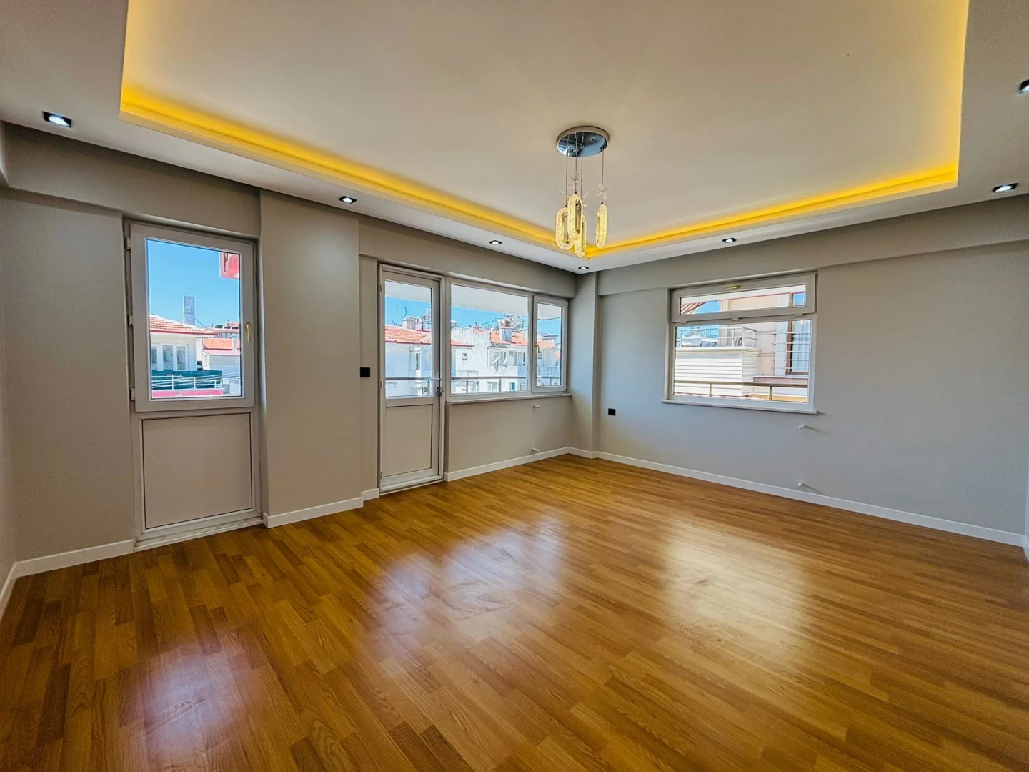 YÜKSELDEN AKÇAY MERKEZDE DENİZ GÖREN FULL YAPILI 2+1 DAİRE