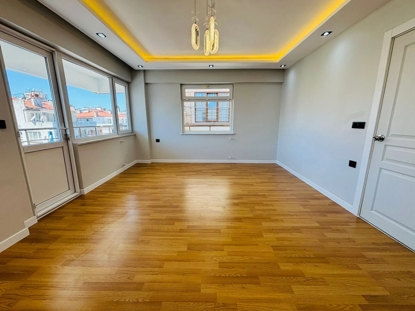 YÜKSELDEN AKÇAY MERKEZDE DENİZ GÖREN FULL YAPILI 2+1 DAİRE