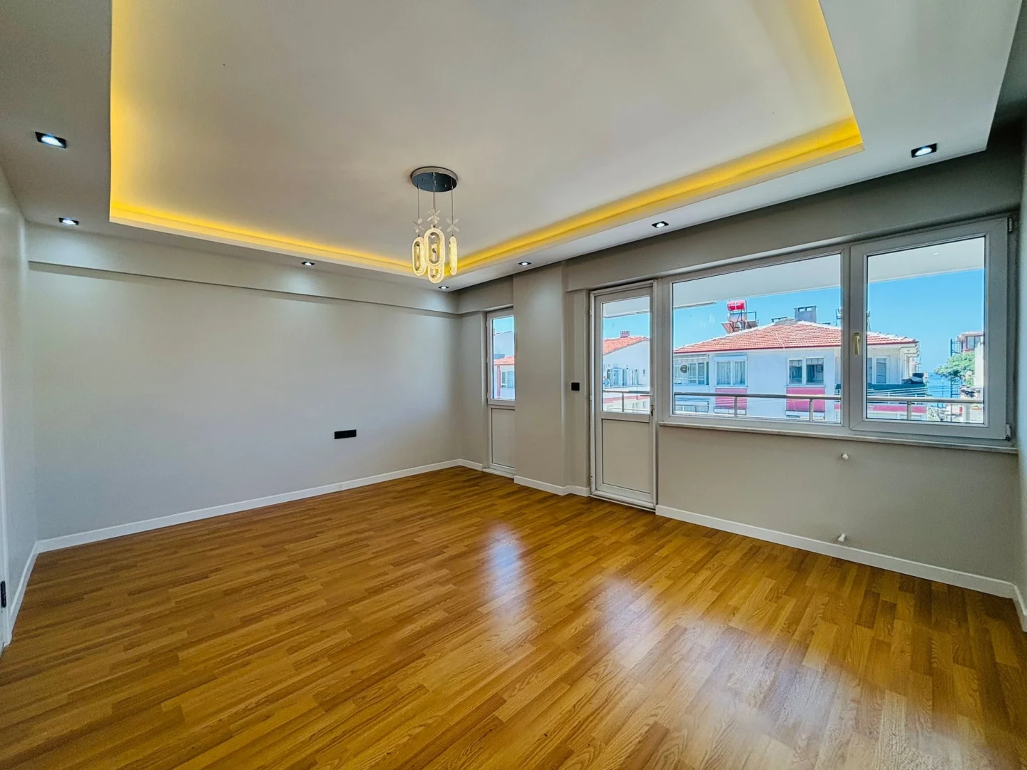 YÜKSELDEN AKÇAY MERKEZDE DENİZ GÖREN FULL YAPILI 2+1 DAİRE