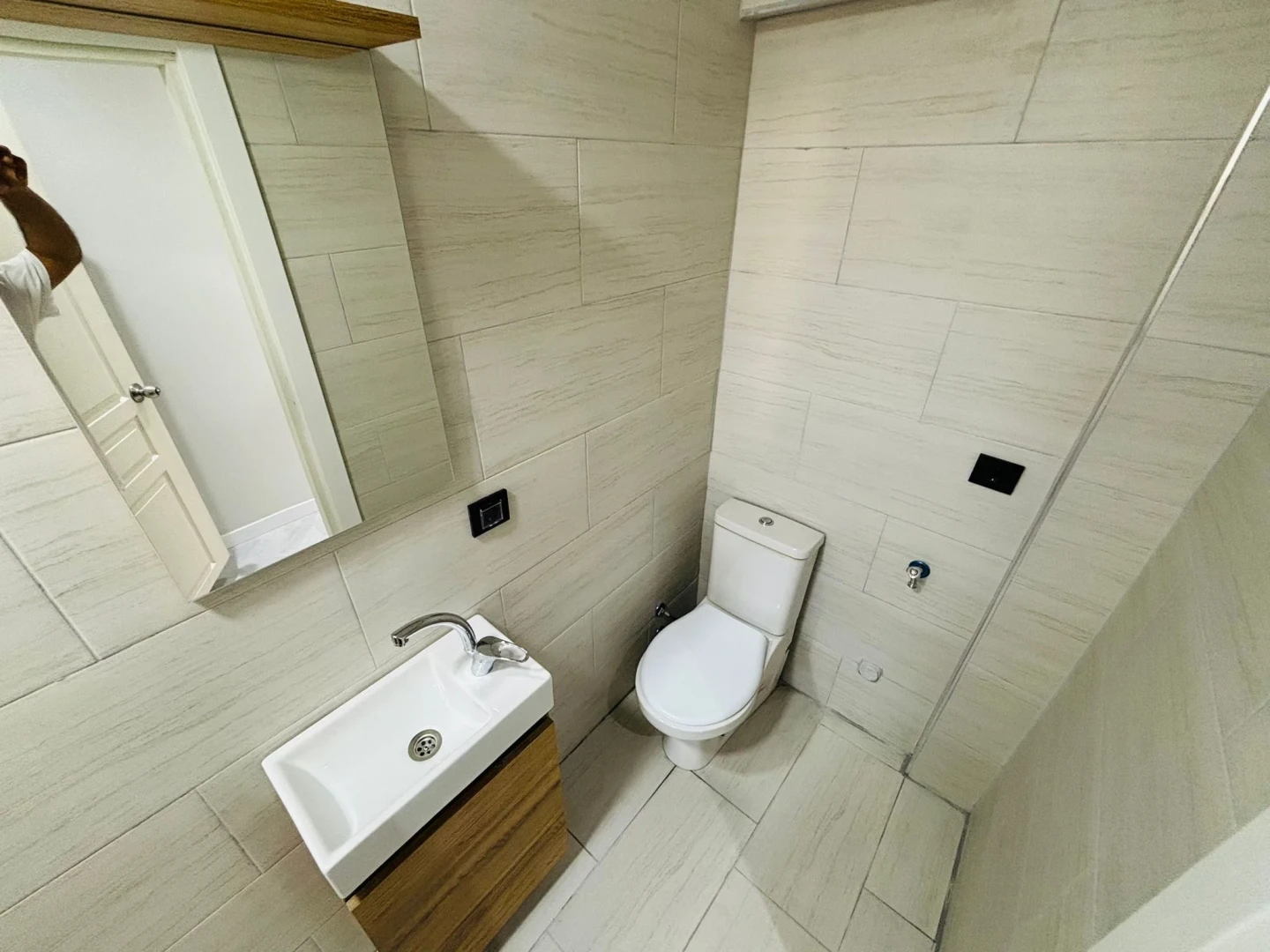 YÜKSELDEN AKÇAY MERKEZDE DENİZ GÖREN FULL YAPILI 2+1 DAİRE
