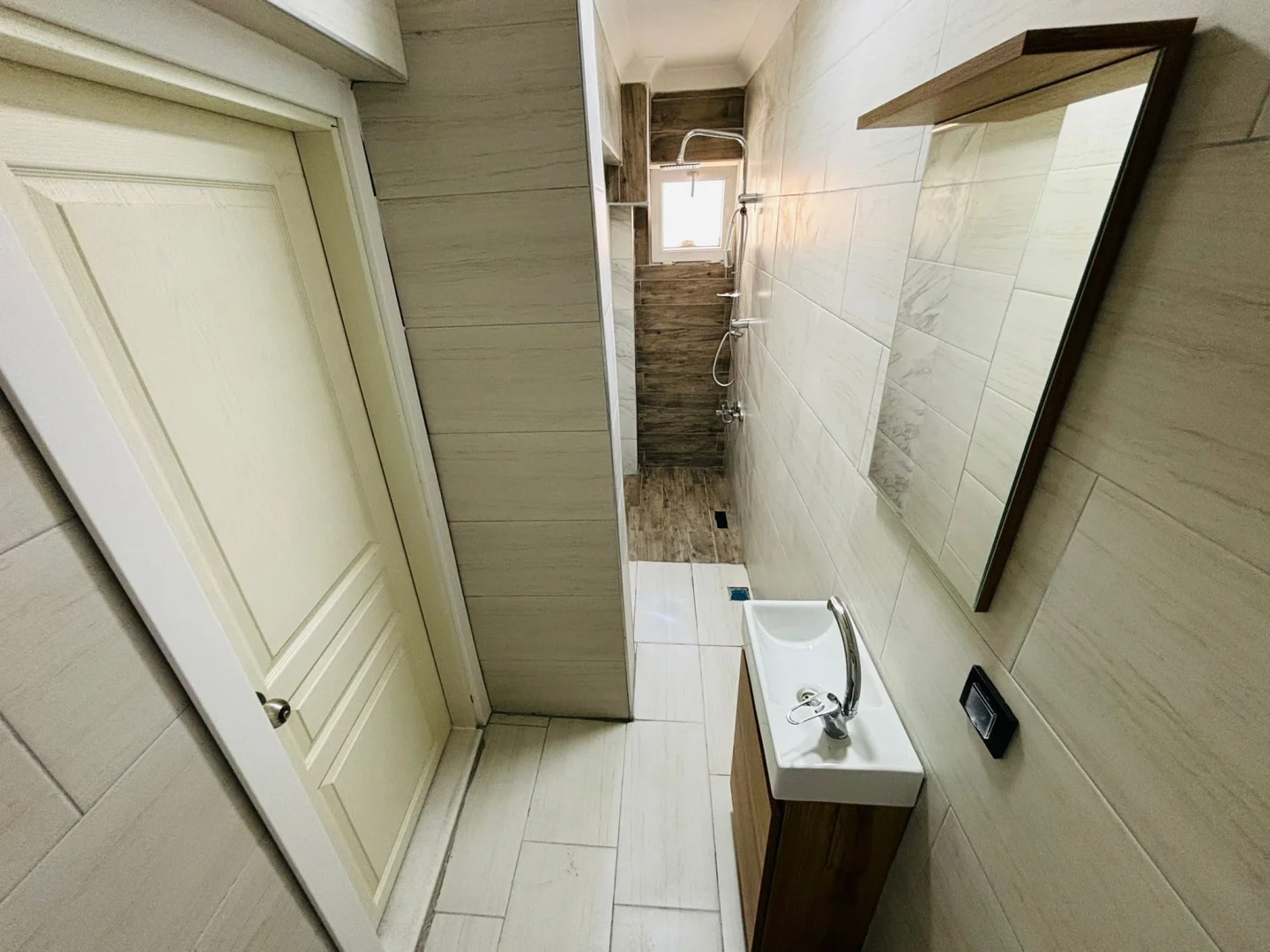YÜKSELDEN AKÇAY MERKEZDE DENİZ GÖREN FULL YAPILI 2+1 DAİRE