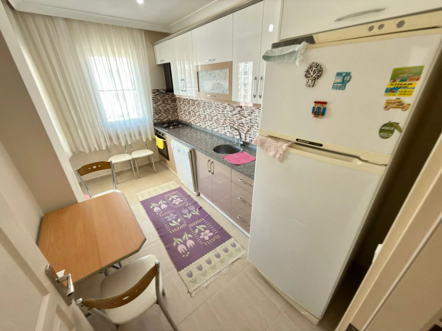 YÜKSELDEN AKÇAYDAN FULL ÖN CEPHE DOĞALGAZLI AYRI MUTFAK 2+1DAİRE
